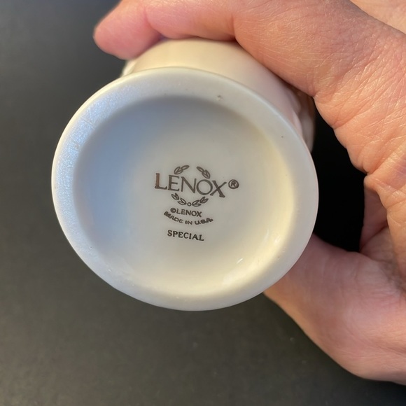 Lenox Special Bud Vase 4” Embossed Roses Gold Trim Ivory Scalloped Footed USA - Picture 7 of 8